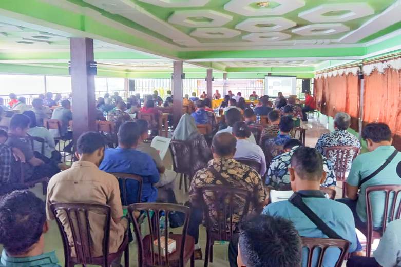 Kejari Sibolga berikan penyuluhan hukum kepada aparat desa.