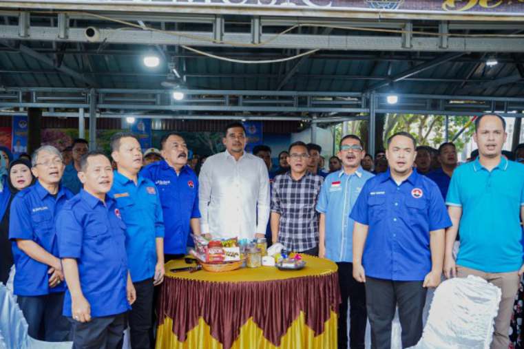 Bobby Nasution saat hadiri acara Konsolidasi Pengurus DPD dan DPC Pasti (Pendukung Sejati) Bobby yang digelar di Cafe De'Nasty, Jalan Batang Kuis, Pasar 7, Simpang Jodoh, Kabupaten Deli Serdang, Rabu (25/09/2024) siang.