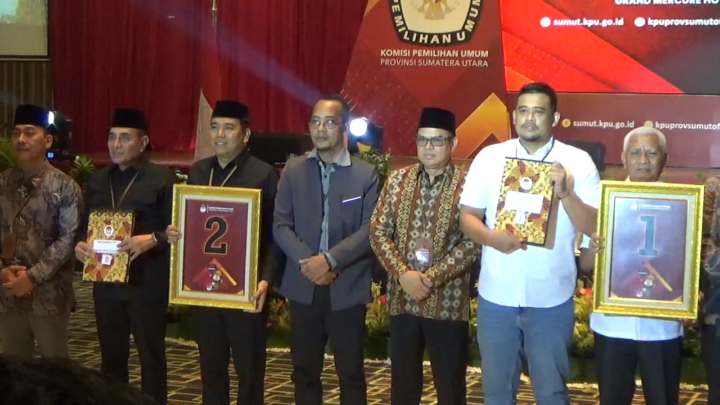 KPU Sumut gelar Rapat Pleno Terbuka Pengundian dan Penetapan Nomor Urut Paslon Pilgub 2024 di Hotel Grand Mercure, Senin (23/09/2024) malam.