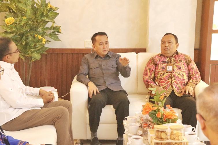 Penjabat Gubernur Sumatera Utara, Agus Fatoni menghadiri Pers Rilis Berita Resmi Statistik Sumatera Utara Bulan November 2024 di Aula Kantor Badan Pusat Statistik Sumut Jalan Asrama Nomor 179 Medan, Selasa (5/11/2024). Foto/Diskominfo Sumut