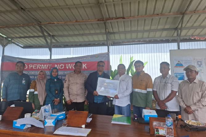 PT SMGP bersama BPJS ketenagakerjaan melakukan MoU di basecamp SMGP, Desa Purba Lamo Kecamatan Lembah Sorik Merapi, Kamis (16/1/2025).