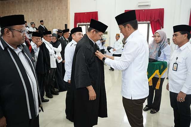 Wali Kota Medan Rico Tri Putra Bayu Waas melantik dewan pengawas dan dewan hakim MTQ Ke 58 Kota Medan.