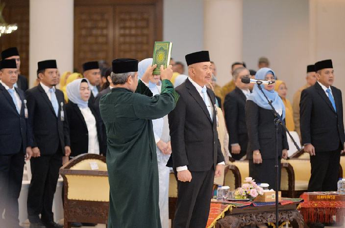 IMG-20251105-WA0030_resize_40 Sulaiman Harahap dilantik sebagai Penjabat (Pj) Sekretaris Daerah Provinsi Sumatera Utara (Provsu).