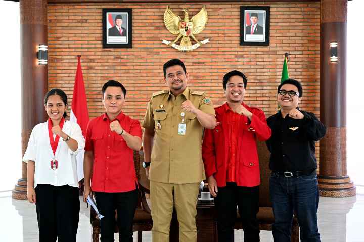 Gubernur Sumatera Utara (Sumut) Muhammad Bobby Afif Nasution menerima kunjungan pengurus Dewan Pimpinan Daerah (DPD) Gerakan Mahasiswa Nasional Indonesia (GMNI) Sumut di Kantor Gubernur, Jalan Diponegoro Nomor 30 Medan, Selasa (18/11/2025).