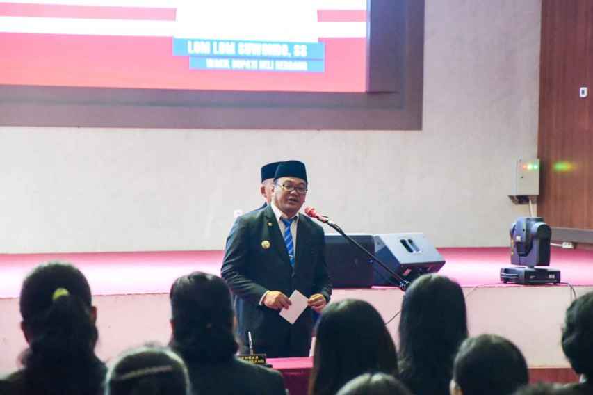 Bupati Deli Serdang, dr H Asri Ludin Tambunan melantik tujuh Pengawas dan 402 Kepala Satuan Pendidikan (kepala sekolah) di Grha Bhineka Perkasa Jaya, Lubuk Pakam, Senin (9/2/2026). Pelantikan yang dilaksanakan merupakan bagian dari upaya pembenahan menyeluruh terhadap sistem pendidikan di Kabupaten Deli Serdang.