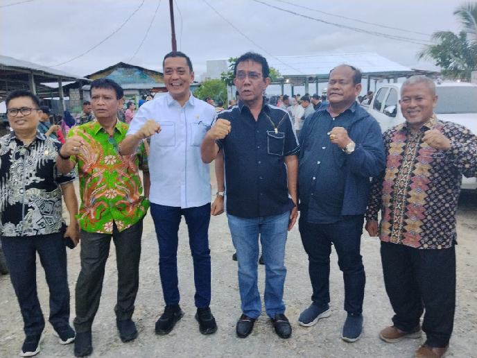 Pimpinan dan anggota Komisi D DPRD Sumatera Utara bersama-sama Gubsu Bobby Nasution meninjau pembangunan infrastruktur dan budidaya hasil laut di Nias Utara, Kamis (6/8/2026).